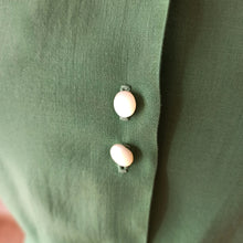 Charger l'image dans la galerie, 1950s - Gorgeous Forest Green Rayon Blouse - W31.5 (80cm)