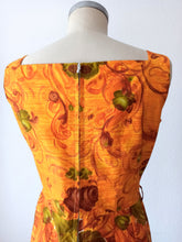 Charger l'image dans la galerie, 1950s - DEADSTOCK - Stunning Roseprint Cotton Dress - W31 (78cm)