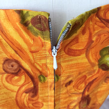 Charger l'image dans la galerie, 1950s - DEADSTOCK - Stunning Roseprint Cotton Dress - W31 (78cm)