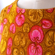 Laden Sie das Bild in den Galerie-Viewer, 1960s - SAIONNE, Salo - Delightful Abstract Rayon Dress - W33 (84cm)