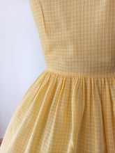 Charger l'image dans la galerie, 1950s 1960s - Adorable Yellow Cotton Dress - W28.5 (72cm)