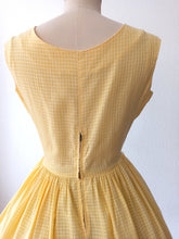 Charger l'image dans la galerie, 1950s 1960s - Adorable Yellow Cotton Dress - W28.5 (72cm)
