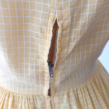 Charger l'image dans la galerie, 1950s 1960s - Adorable Yellow Cotton Dress - W28.5 (72cm)
