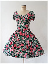 Charger l'image dans la galerie, 1950s 1960s - Stunning Cold Rayon Roseprint Dress - W26 (66cm)