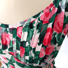 Charger l'image dans la galerie, 1950s 1960s - Stunning Cold Rayon Roseprint Dress - W26 (66cm)