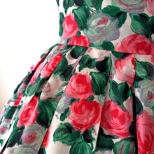Charger l'image dans la galerie, 1950s 1960s - Stunning Cold Rayon Roseprint Dress - W26 (66cm)