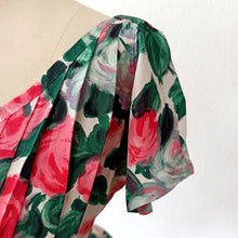 Charger l'image dans la galerie, 1950s 1960s - Stunning Cold Rayon Roseprint Dress - W26 (66cm)