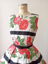 Carica l'immagine nel visualizzatore di Gallery, 1950s 1960s - Stunning Massive Roseprint Cotton Dress - W28.5 (72cm)