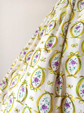 Charger l'image dans la galerie, 1950s - Adorable Purple Novelty Roseprint Cotton Dress - W30 (76cm)