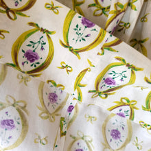 Charger l'image dans la galerie, 1950s - Adorable Purple Novelty Roseprint Cotton Dress - W30 (76cm)