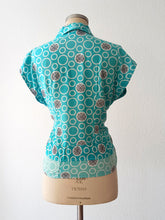 Charger l'image dans la galerie, 1940s 1950s - Fabulous Turquoise Rayon Blouse - Sz 46