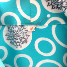 Charger l'image dans la galerie, 1940s 1950s - Fabulous Turquoise Rayon Blouse - Sz 46