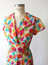 Load image into Gallery viewer, 1950s - Stunning Colorful Floral Cold Rayon Dress - W28.5 (72cm)