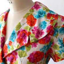 Load image into Gallery viewer, 1950s - Stunning Colorful Floral Cold Rayon Dress - W28.5 (72cm)