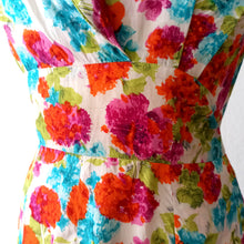Load image into Gallery viewer, 1950s - Stunning Colorful Floral Cold Rayon Dress - W28.5 (72cm)