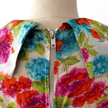 Load image into Gallery viewer, 1950s - Stunning Colorful Floral Cold Rayon Dress - W28.5 (72cm)