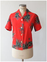 Charger l'image dans la galerie, 1950s - Gorgeous Red Floral Pockets Blouse - Sz M/L