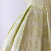 Charger l'image dans la galerie, 1950s 1960s - Adorable Light Lime Linen Dress - W26 (66cm)