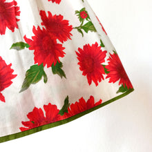 Charger l'image dans la galerie, 1950s - Spectacular Red Green Floral Cotton Dress - W28 (70cm)