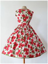Charger l'image dans la galerie, 1950s - Spectacular Red Green Floral Cotton Dress - W28 (70cm)