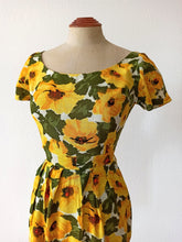 Charger l'image dans la galerie, 1950s - Stunning Floral Linen Dress - W24 (60cm)