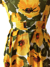 Charger l'image dans la galerie, 1950s - Stunning Floral Linen Dress - W24 (60cm)