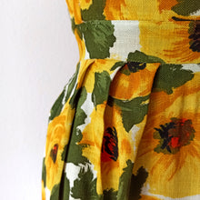 Charger l'image dans la galerie, 1950s - Stunning Floral Linen Dress - W24 (60cm)
