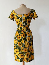 Charger l'image dans la galerie, 1950s - Stunning Floral Linen Dress - W24 (60cm)