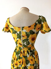 Charger l'image dans la galerie, 1950s - Stunning Floral Linen Dress - W24 (60cm)