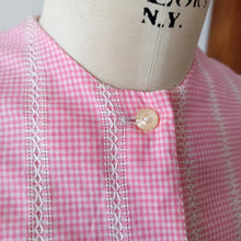 Charger l'image dans la galerie, 1950s 1960s - GOLDPUNKT, Germany - Adorable Pink Vichy Blouse - Sz 40
