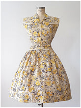 Charger l'image dans la galerie, 1950s - Gorgeous Yellow Floral Cotton Dress - W30 (76cm)