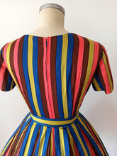 Charger l'image dans la galerie, 1950s 1960s - Stunning Colorful Stripes Gab Rayon Dress - W27 (68cm)