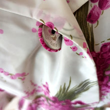 Carica l'immagine nel visualizzatore di Gallery, 1950s 1960s - Stunning Parisian Floral Bouquets Dress - W26 (66cm)