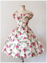 Charger l'image dans la galerie, 1950s - Delightful Roseprint Silky Cotton Dress - W26 (66cm)