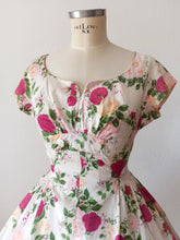 Charger l'image dans la galerie, 1950s - Delightful Roseprint Silky Cotton Dress - W26 (66cm)
