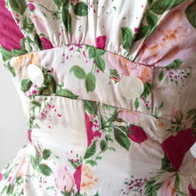 Charger l'image dans la galerie, 1950s - Delightful Roseprint Silky Cotton Dress - W26 (66cm)