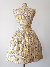 Charger l'image dans la galerie, 1950s - Gorgeous Yellow Floral Cotton Dress - W30 (76cm)