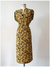 Load image into Gallery viewer, 1940s - Stunning Palm Leaves Rayon Dress - W31.5 (80cm)