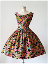 Charger l'image dans la galerie, 1950s - Spectacular Black Floral Garden Cotton Dress - W30 (76cm)