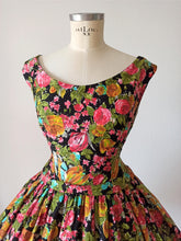 Charger l'image dans la galerie, 1950s - Spectacular Black Floral Garden Cotton Dress - W30 (76cm)