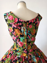 Charger l'image dans la galerie, 1950s - Spectacular Black Floral Garden Cotton Dress - W30 (76cm)