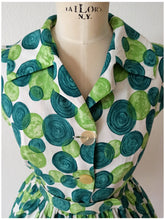 Charger l'image dans la galerie, 1950s 1960s - Stunning Abstract Green Rayon Dress - W27.5 (70cm)