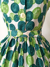 Charger l'image dans la galerie, 1950s 1960s - Stunning Abstract Green Rayon Dress - W27.5 (70cm)