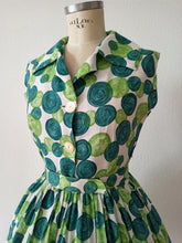 Charger l'image dans la galerie, 1950s 1960s - Stunning Abstract Green Rayon Dress - W27.5 (70cm)
