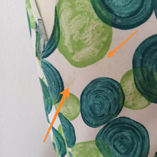 Charger l'image dans la galerie, 1950s 1960s - Stunning Abstract Green Rayon Dress - W27.5 (70cm)