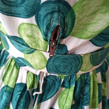 Charger l'image dans la galerie, 1950s 1960s - Stunning Abstract Green Rayon Dress - W27.5 (70cm)