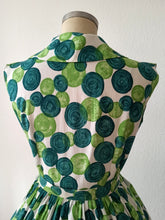 Charger l'image dans la galerie, 1950s 1960s - Stunning Abstract Green Rayon Dress - W27.5 (70cm)