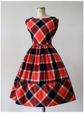 Charger l'image dans la galerie, 1950s - Spectacular Plaid Cotton Dress - W27 (68cm)