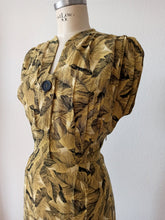 Load image into Gallery viewer, 1940s - Stunning Palm Leaves Rayon Dress - W31.5 (80cm)