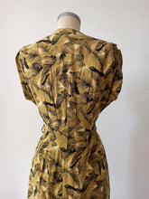 Load image into Gallery viewer, 1940s - Stunning Palm Leaves Rayon Dress - W31.5 (80cm)